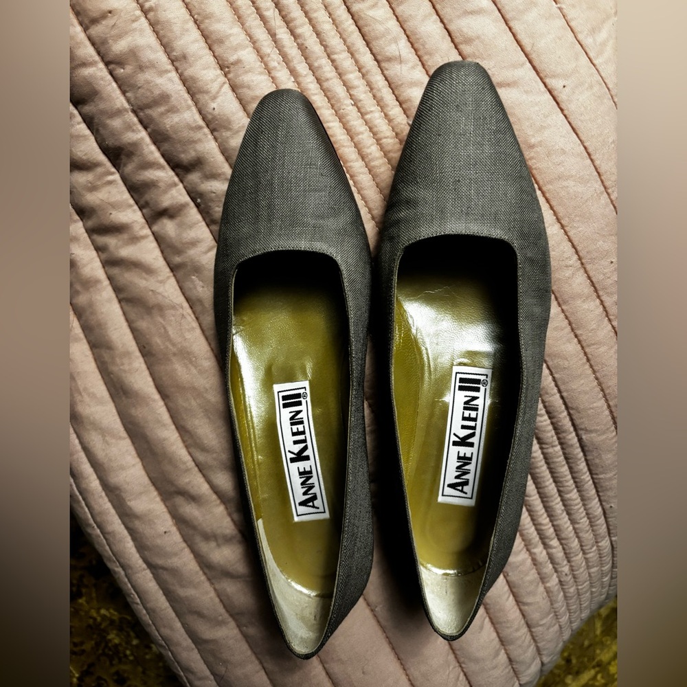 Women linen brand new shoes size 9